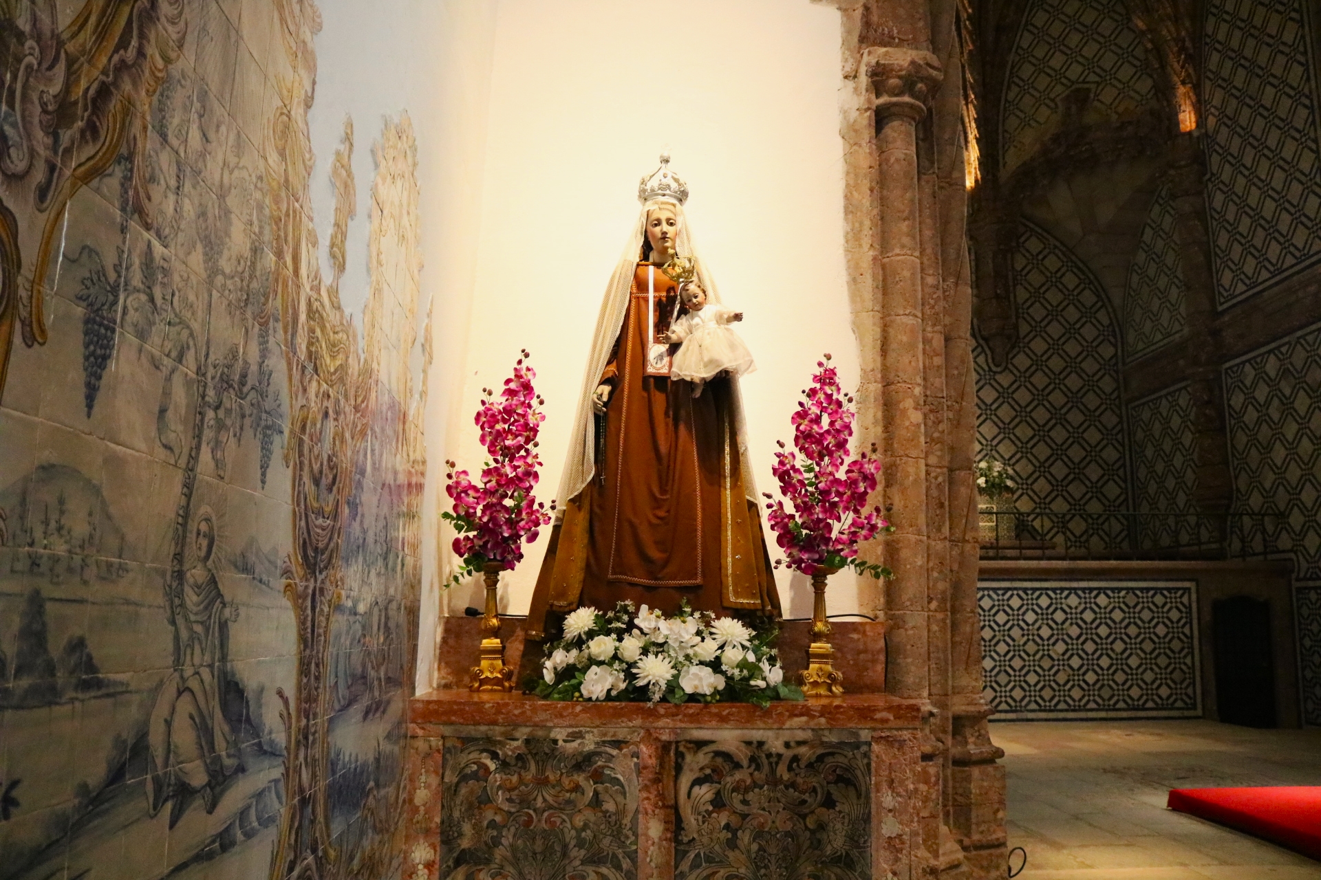 Imagem de Nossa Senhora na igreja do Convento de Jesus