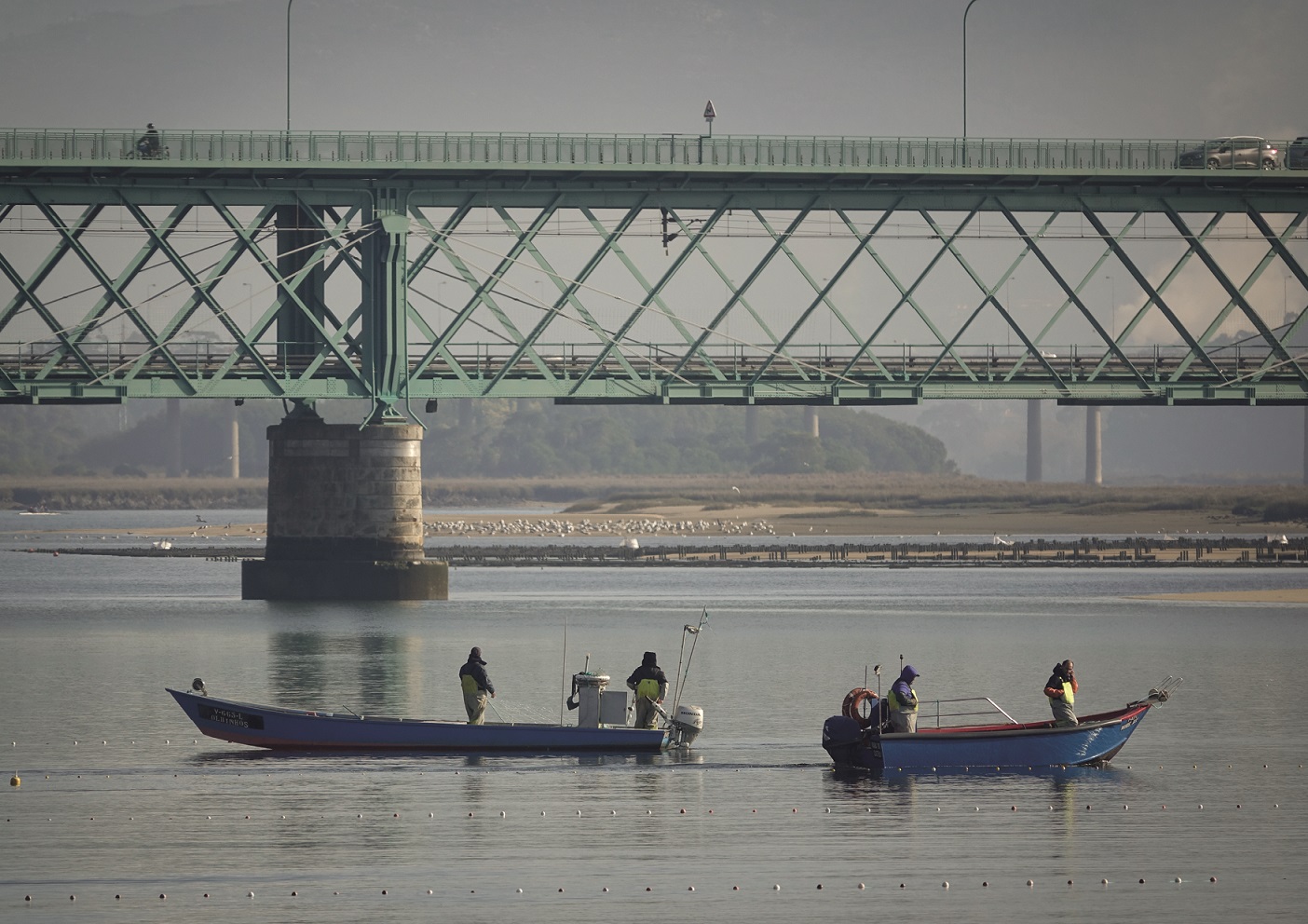 Barcos no rio. Foto: C. M. Viana do Castelo
